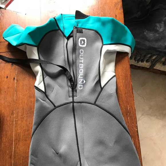 THIS ITEM IS SOLD! Girls/Boys Wet Suit - Picture 3 of 4